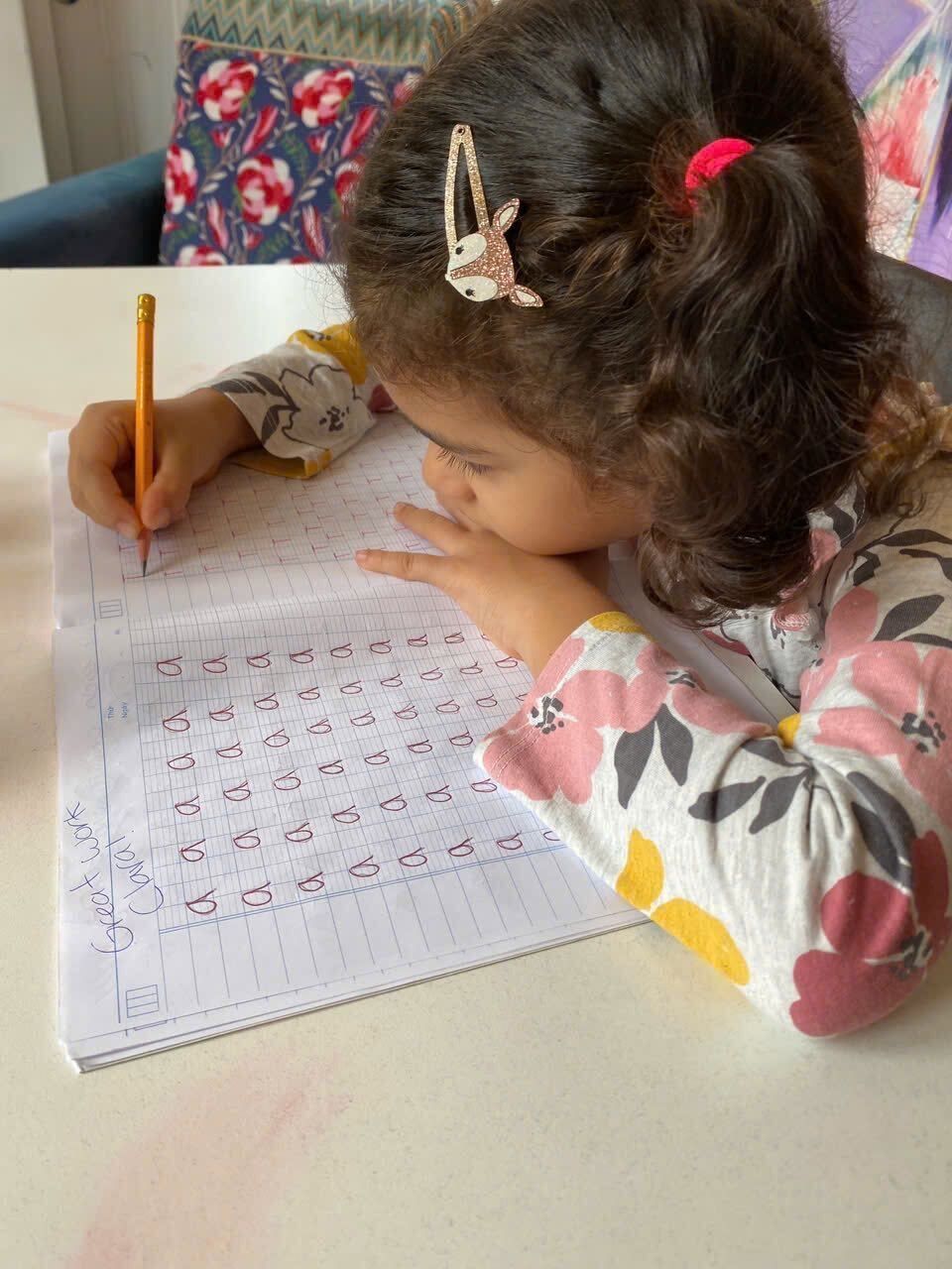 Student_Learning_English_Phonics_SparkThaoDien_EnglishCenter
