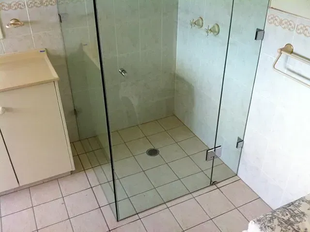 Exquisite Glass Shower Partition Enhancing Elegance — Capitol Glass in Taminda, NSW