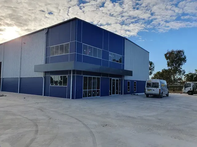 Commercial Builder Glass Window — Capitol Glass in Taminda, NSW