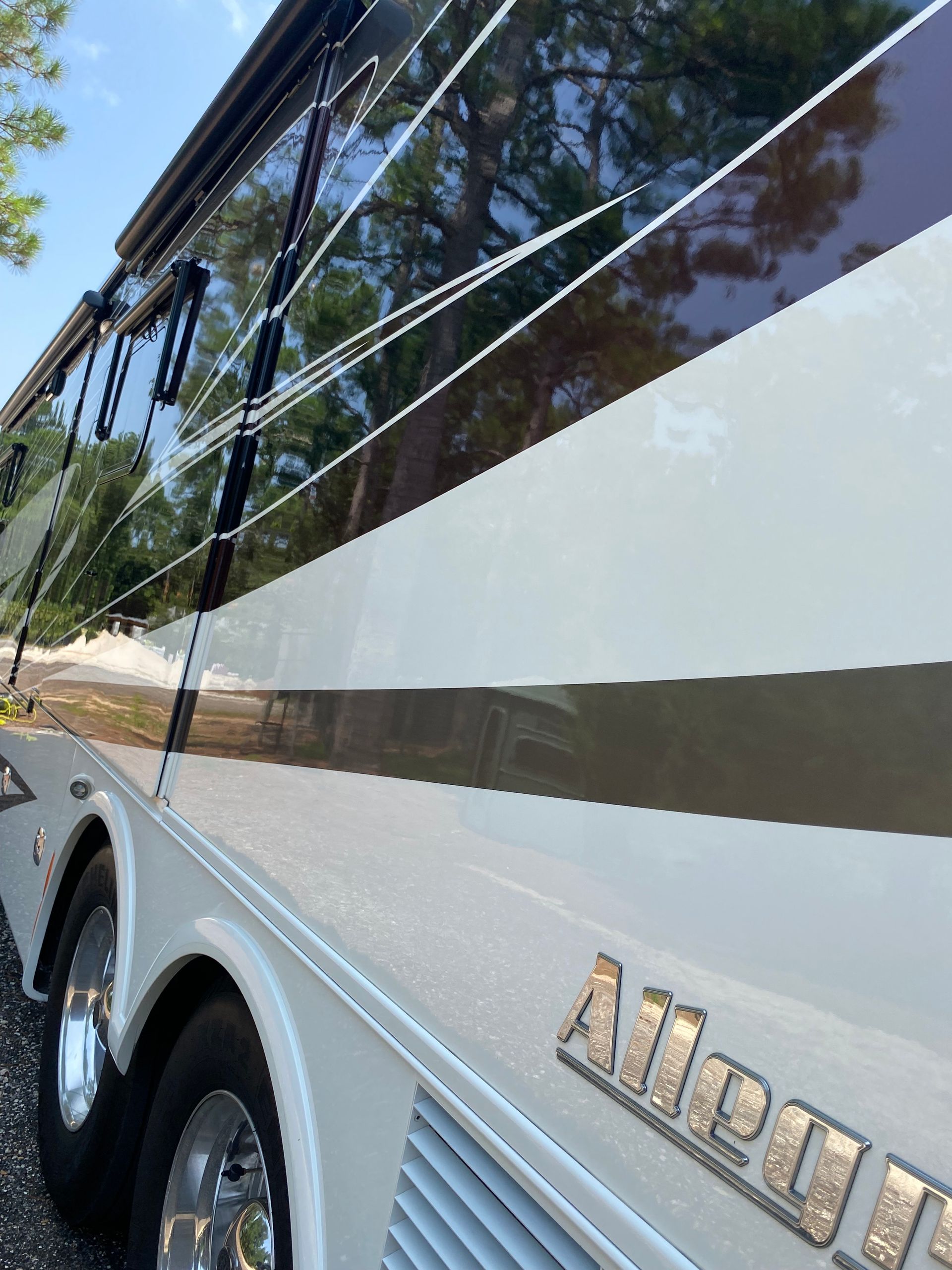 A white bus with the word alpine on the side