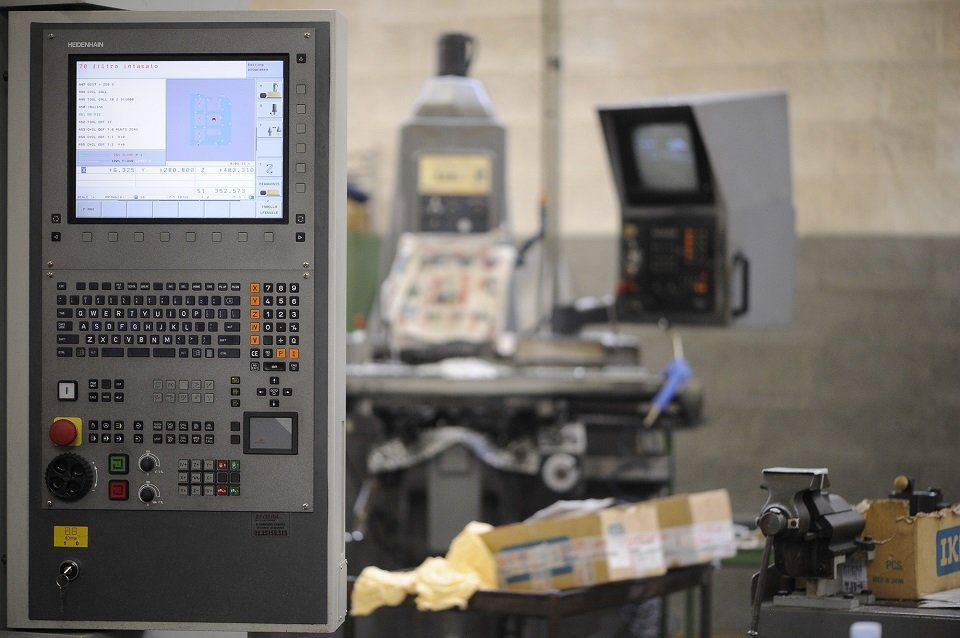 Sala di controllo macchinario di precisione