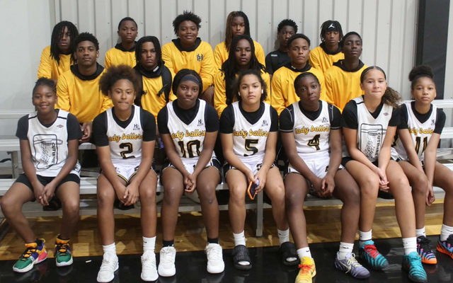 HV Ballers Elite team on the court