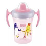 Vaso con boquilla NUK de color rosa con asas; presenta personajes de dibujos animados de pingüino y pulpo.