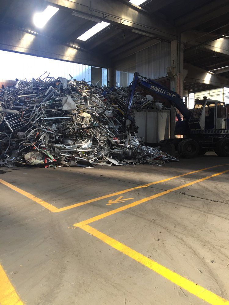 Magazzino rifiuti metallici