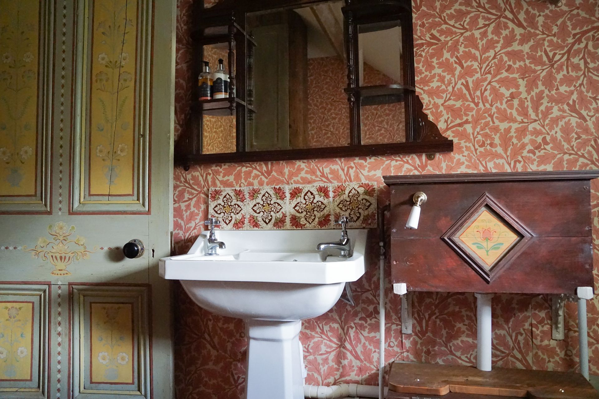 rustic luxe bathroom
