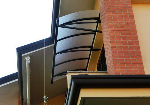 tettoia sopra finestra