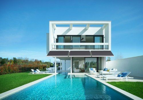 tende da sole installate in una villa