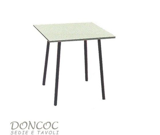 tavolo con piano quadrato