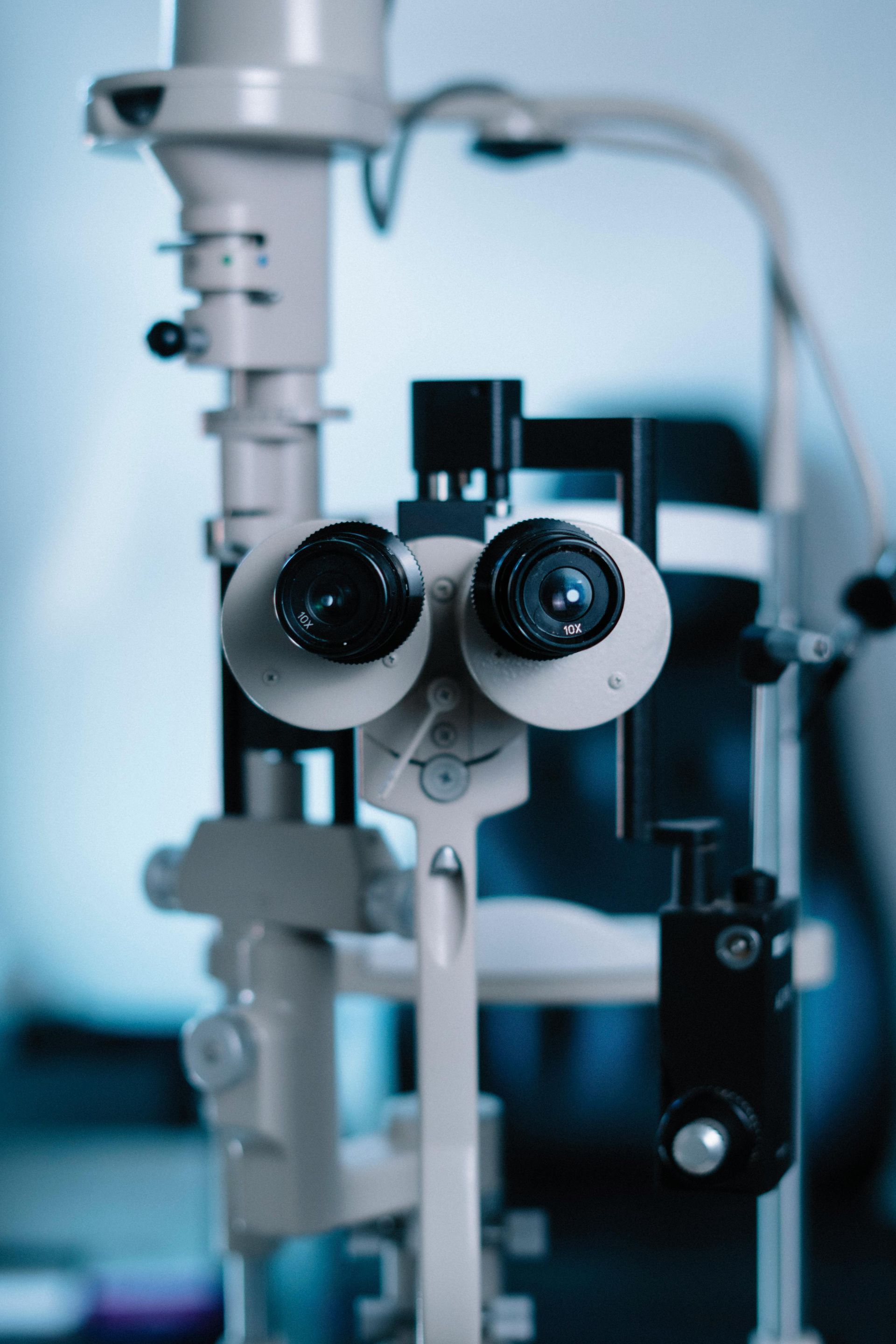 Slit lamp biomicroscope: medical instrument with two eyepieces, used for examining the eyes.