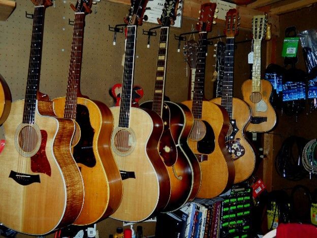 Wooden Acoustic Guitar - Ottsville, PA - Tinicum Guitar Barn