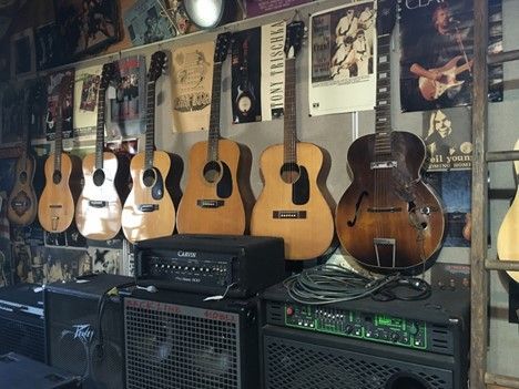 Acoustic Guitar And Amps - Ottsville, PA - Tinicum Guitar Barn