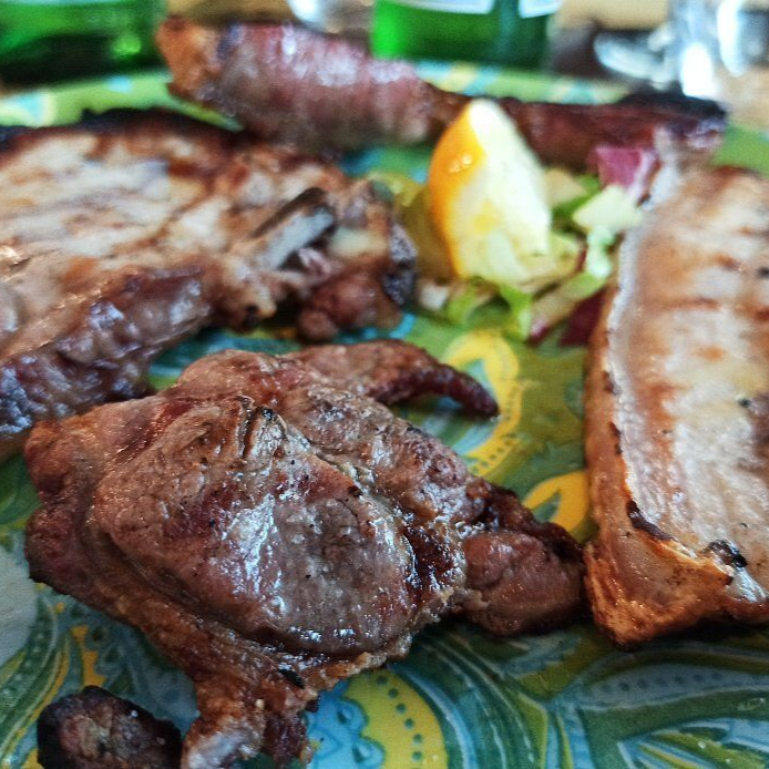 grigliata di carne su brace