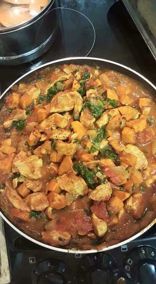 Sweet potato, chicken and spinach curry serves