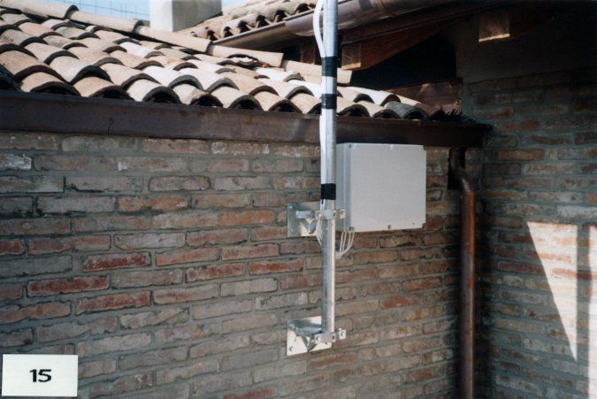 palo a fissaggio laterale per antenna