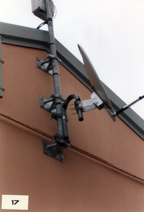 palo a fissaggio laterale per antenna SAT e TV