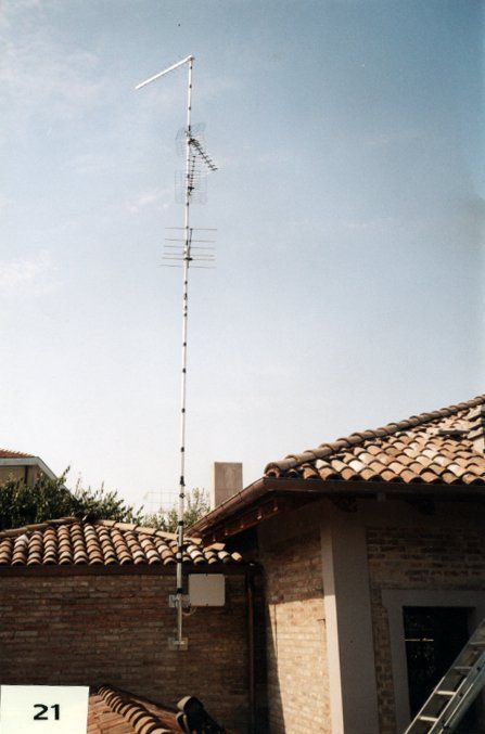 palo per antenna su tetto