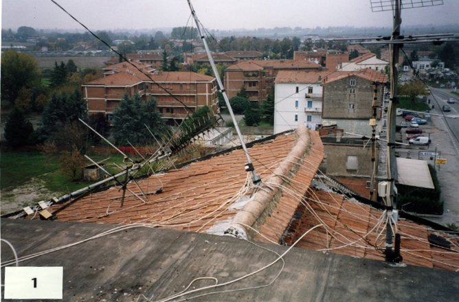 antenne televisive su un tetto