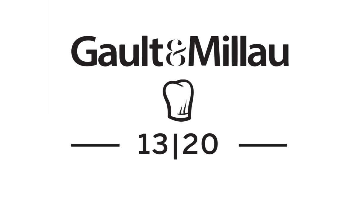 Een zwart-wit logo voor Gault & Millau op een witte achtergrond.