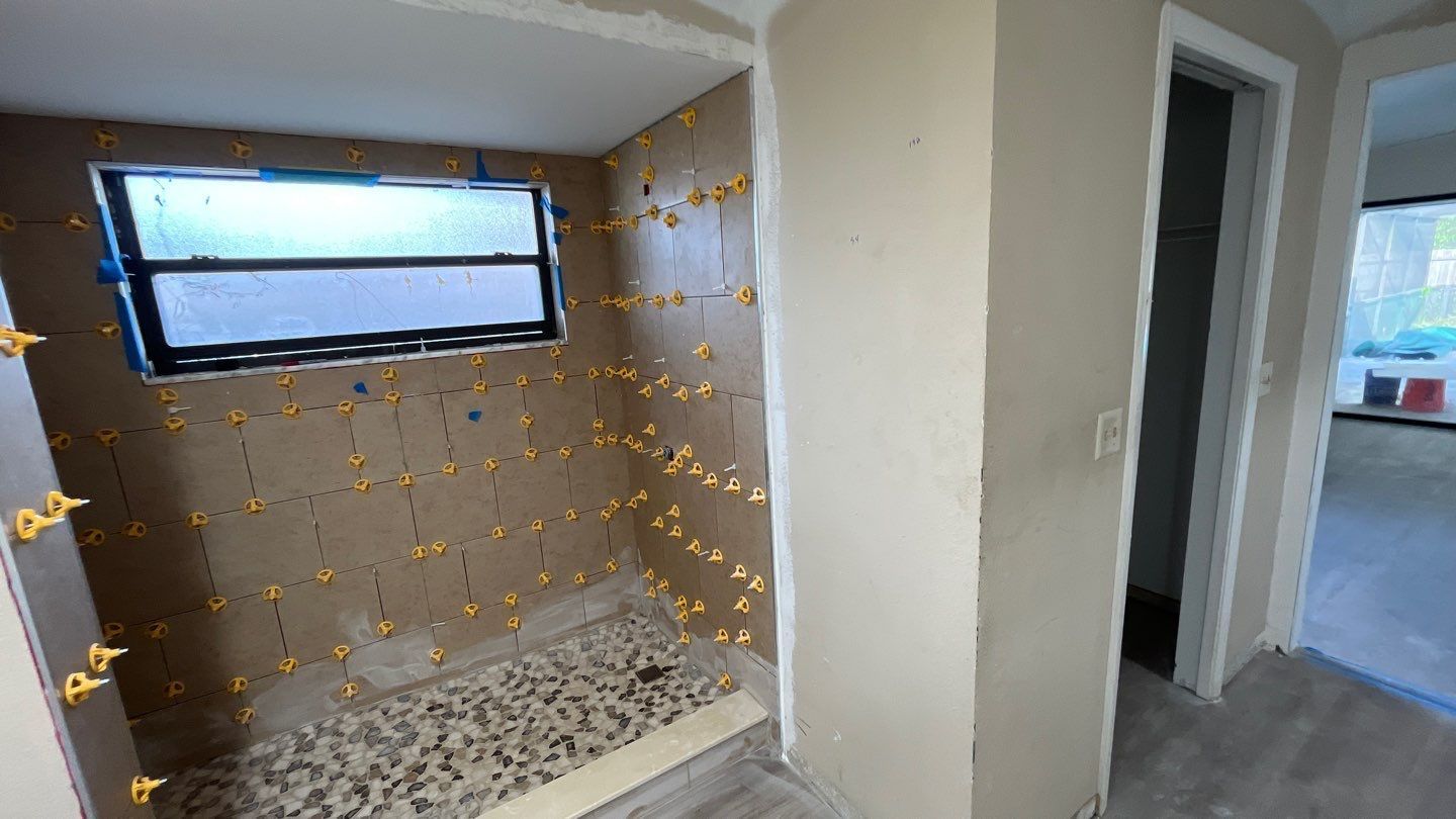 Sandbag Home Flip Bathroom Before – Orlando, FL – Chip Builders Inc