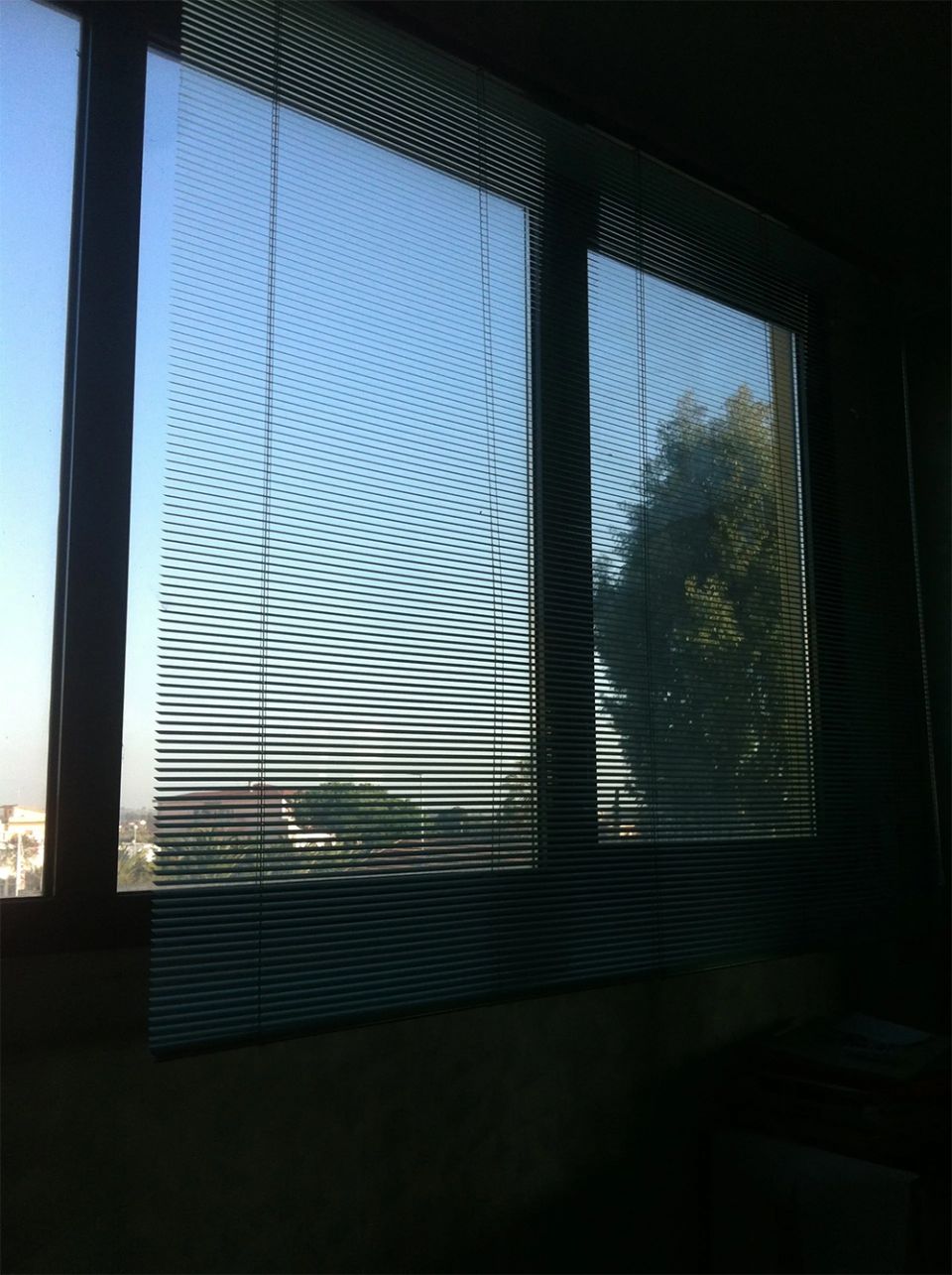 Vetrata con veneziana