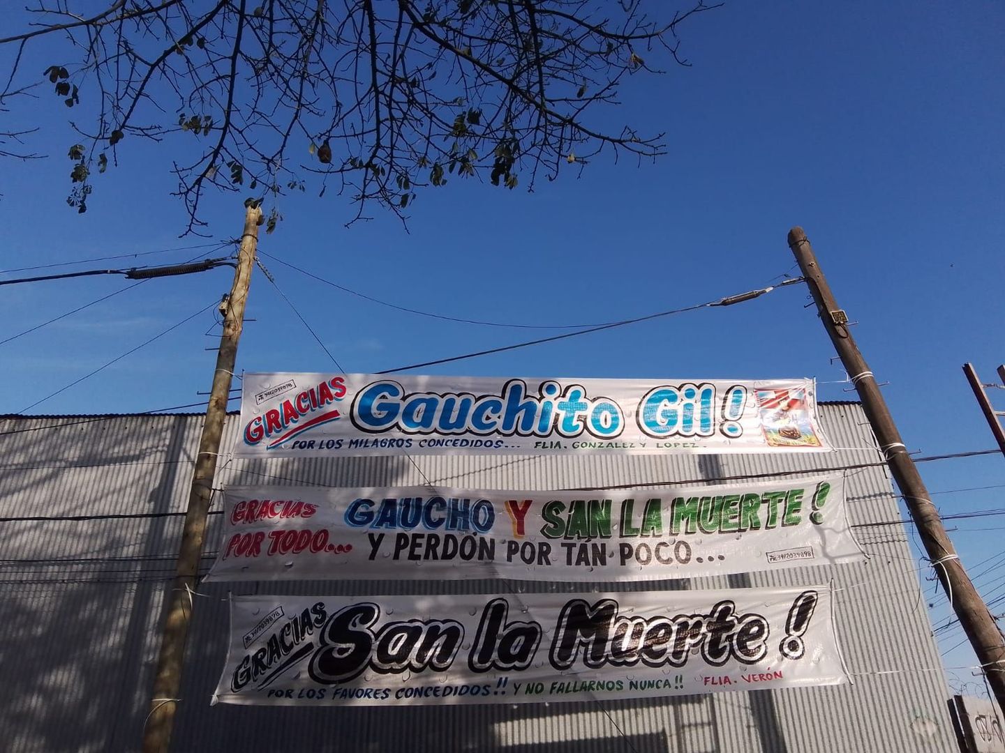 Un cartel que dice Gauchito Gil.
