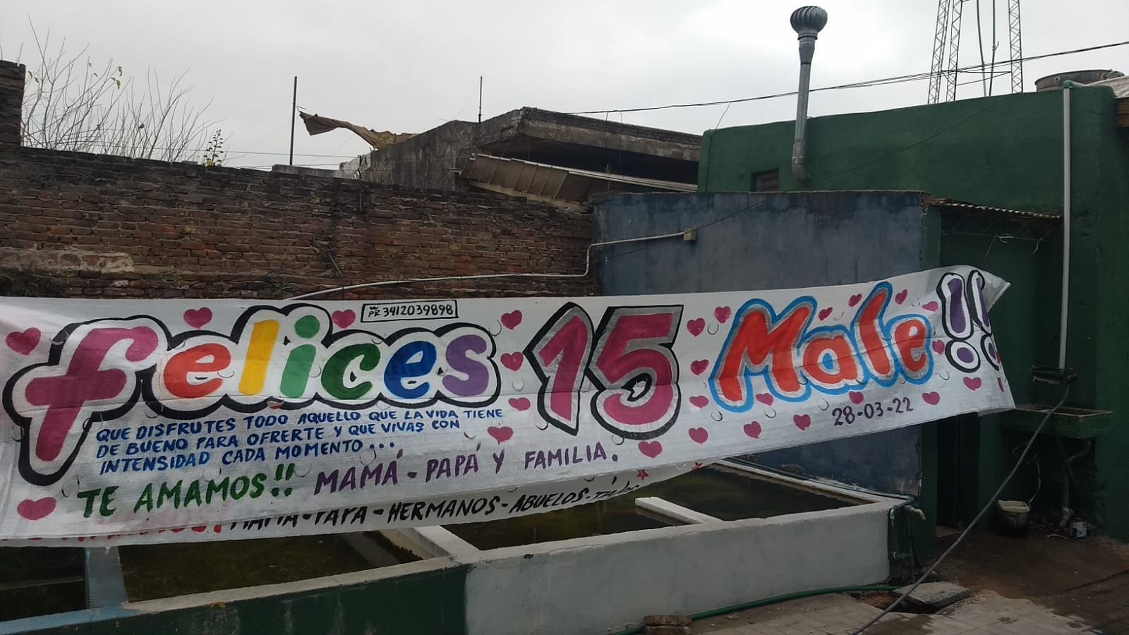 Una pancarta que dice 
