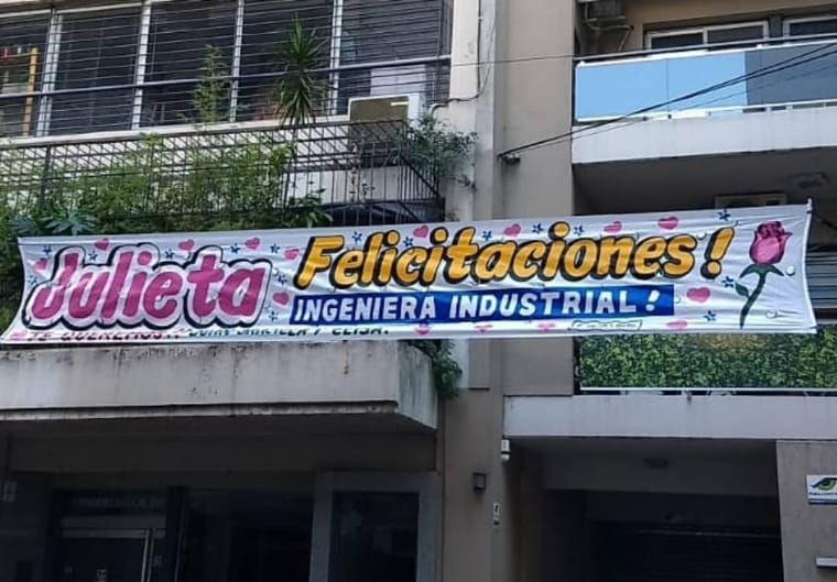 A banner that says julieta felicitaciones ingeniera industrial