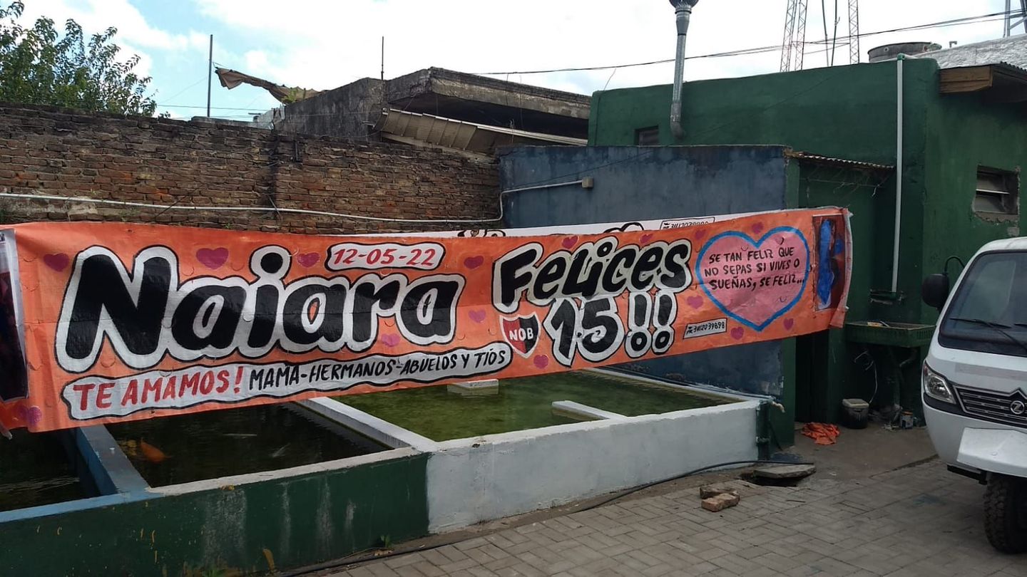 Una pancarta que dice najara felices 15 en ella