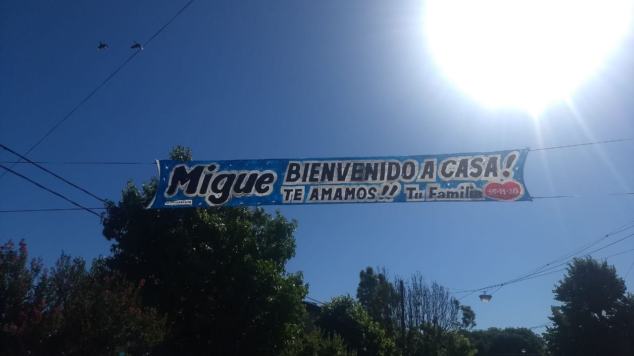 Una pancarta que dice 