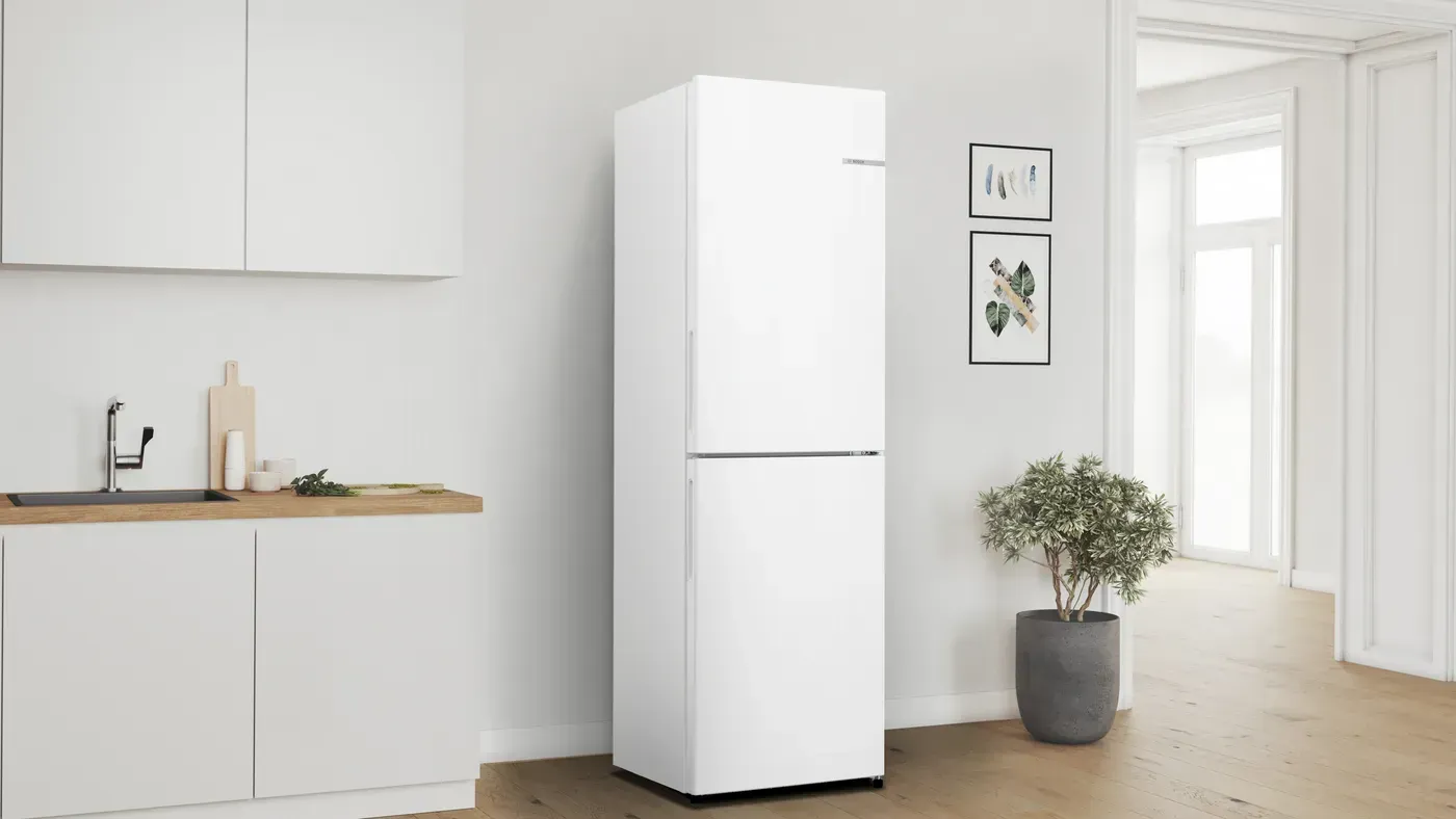 BOSCH Series 2 Free-standing fridge-freezer with freezer at bottom 182.4 x 55
