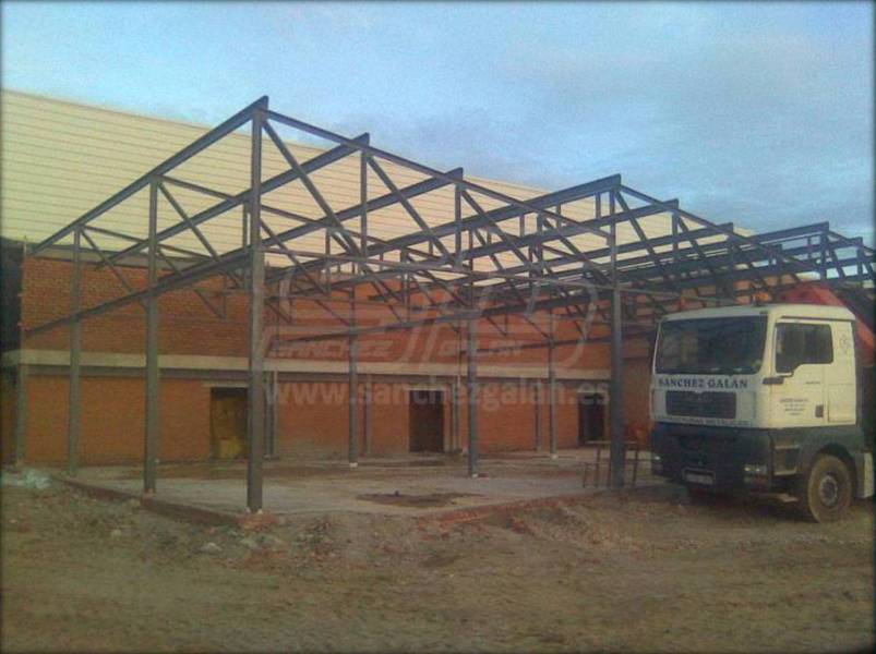 Estructura metálica ampliación pabellón polideportivo