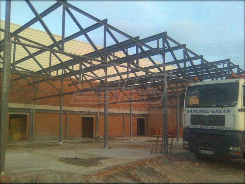 Estructura metálica ampliación pabellón polideportivo