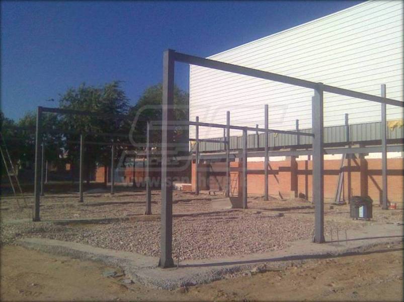 Estructura metálica ampliación pabellón polideportivo