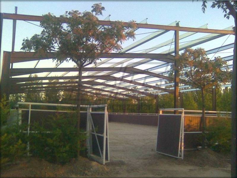 Estructura metálica nave para caballos