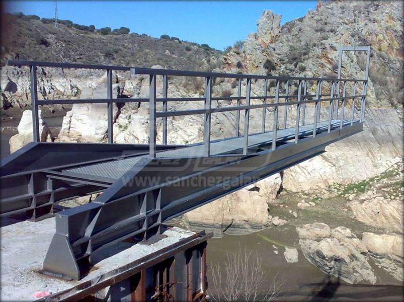 Pasarela metálica