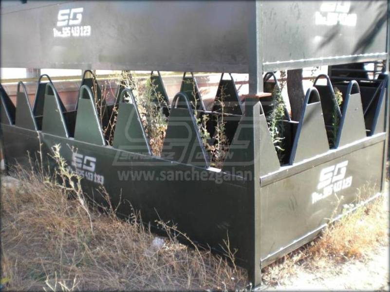 Comedero - pajero con arcos