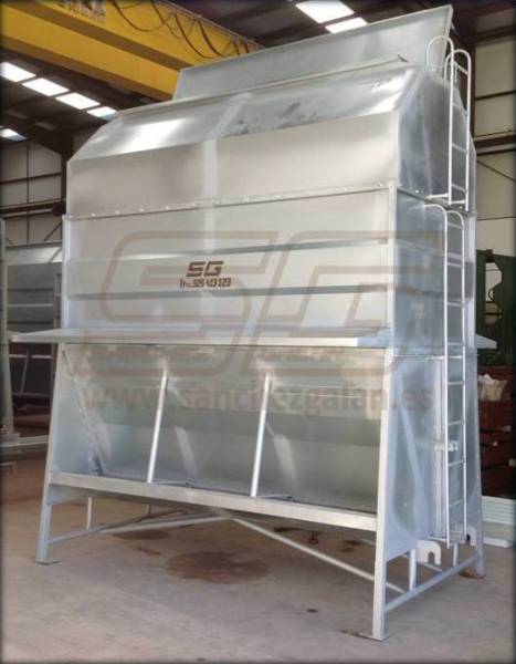 Tolva con tapa abatible