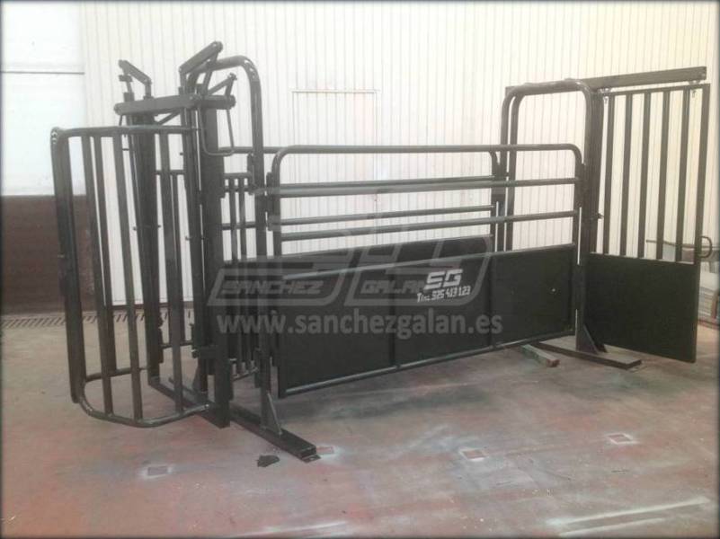 Manga ganadera con cepo