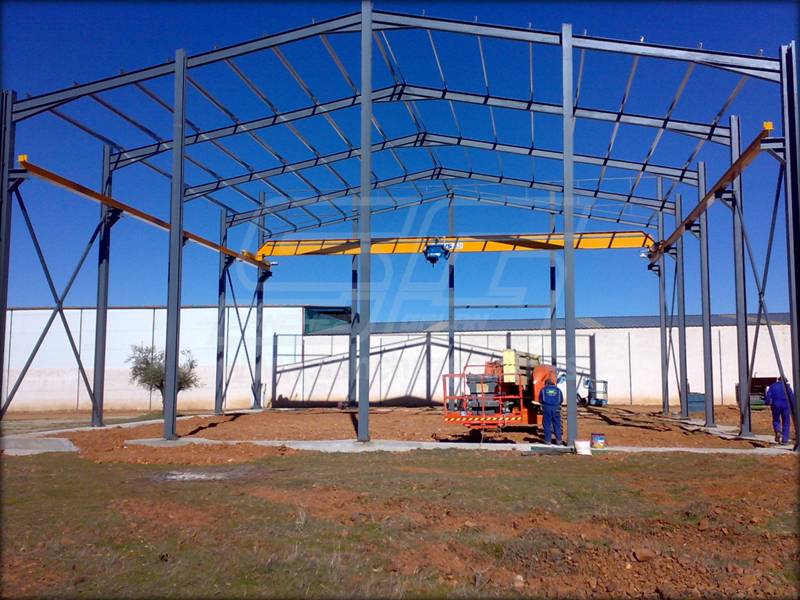 Estructura metálica nave industrial y montaje puente grúa