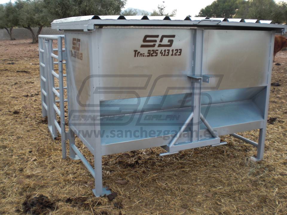 Tolva con corralillo para terneros