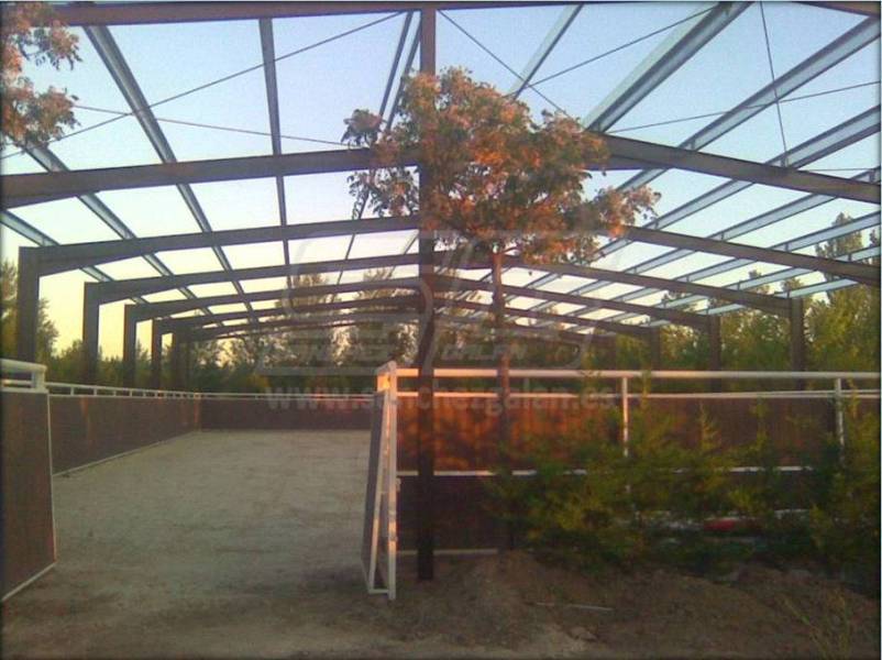 Estructura metálica nave para caballos
