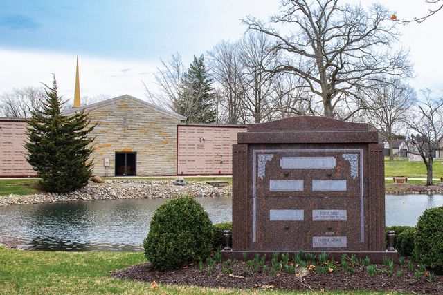 Oaklawn Memorial Gardens Cemetery: Tranquil Resting Place