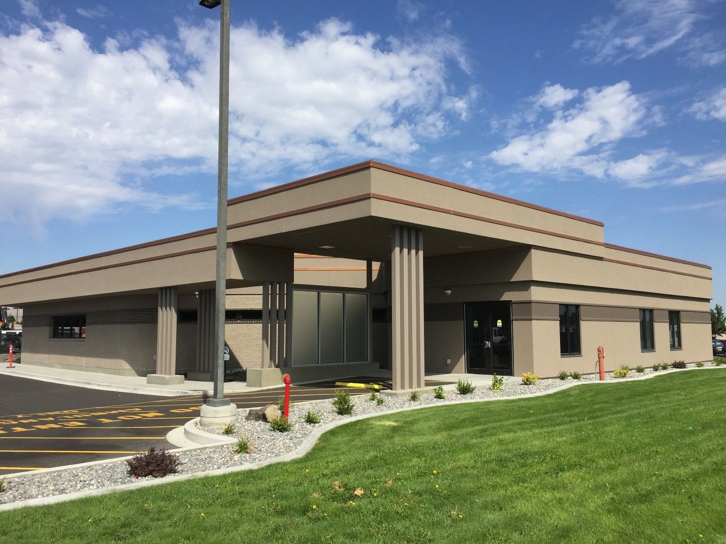 A large building with a parking lot in front of it.