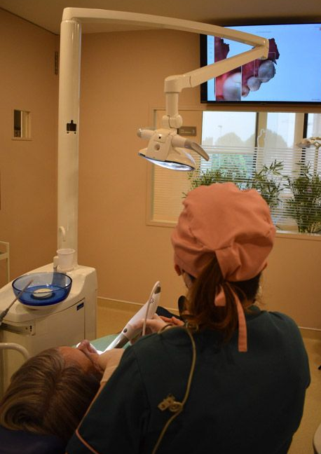 Equipamento de radiografia dentária no consultório
