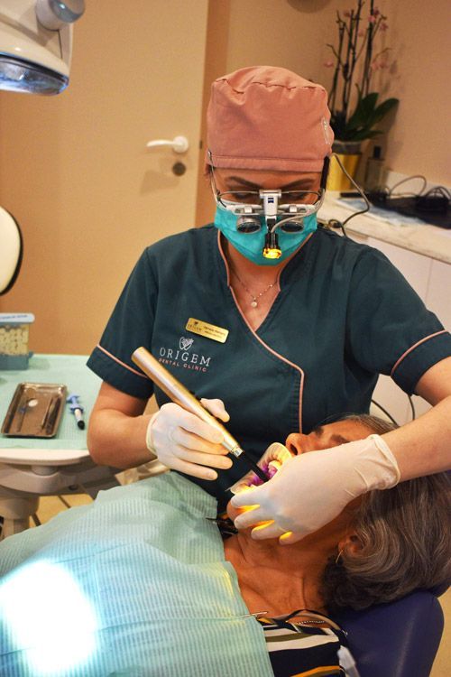 Raspagem e manutenção periodontal em consulta