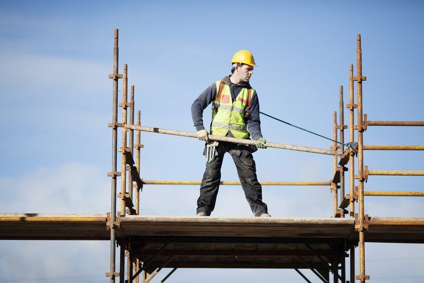 How to Work Safely With Scaffolding