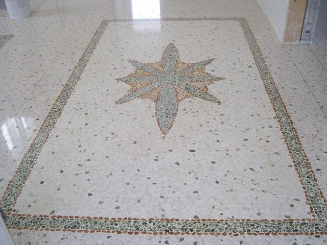 Pavimento in marmo e pietra naturale