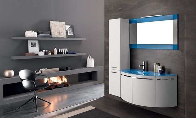 Arredo bagno bianco e blu