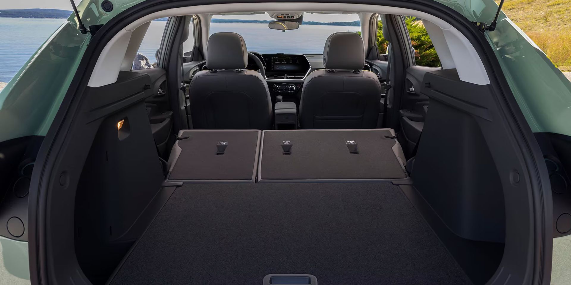 2024 Chevrolet Trax: Cargo and
Storage 2024 Chevrolet Trax: Cargo and
Storage