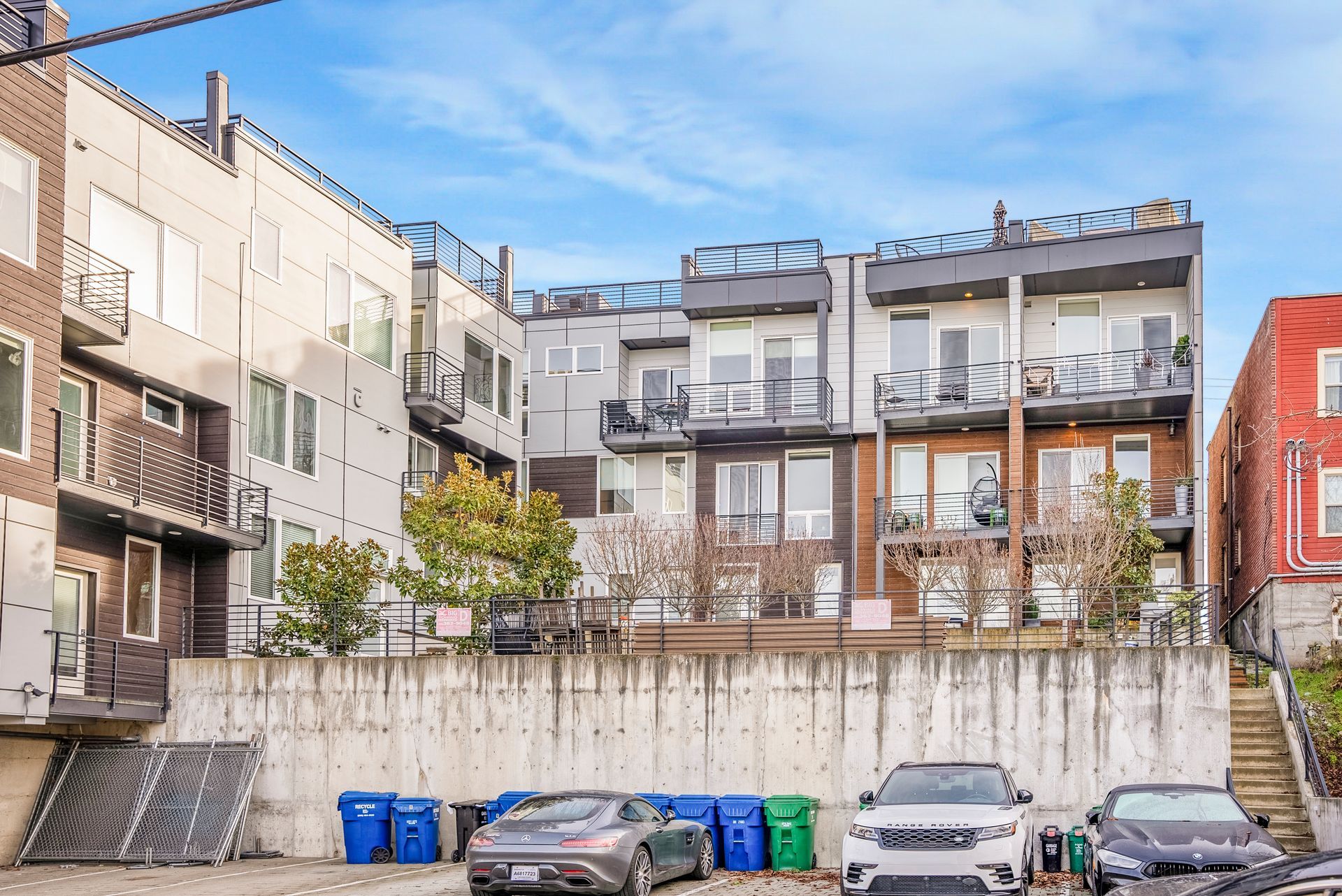 A group of cars are parked in front of a building.